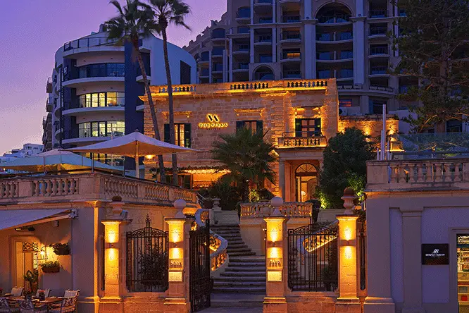 Het Malta Marriott Hotel & Spa is gelegen aan Balluta Bay, St. Julian's.