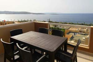 Top floor apartment (penthouse) with sea views in Bugibba.